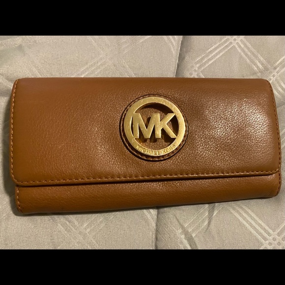 Michael Kors Handbag and Wallet Set - Picture 5 of 9